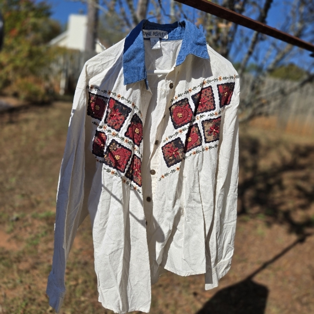 White Red Embellished Collar Button Down Shirt